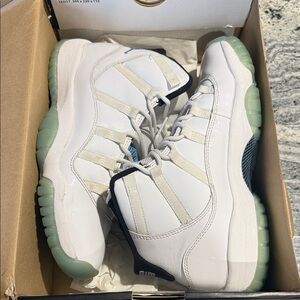 Jordan 11 Retro “Legend Blue” GS Kids White and Blue High-Top Sneakers